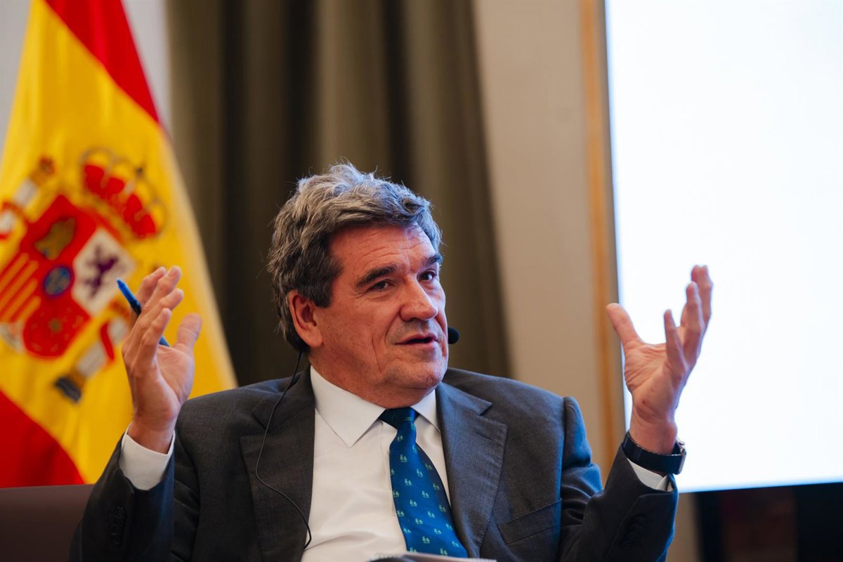 RdeTemas's tweet card. El gobernador del Banco de España, José Luis Escrivá, ha destacado que los informes anuales de 2024 y...