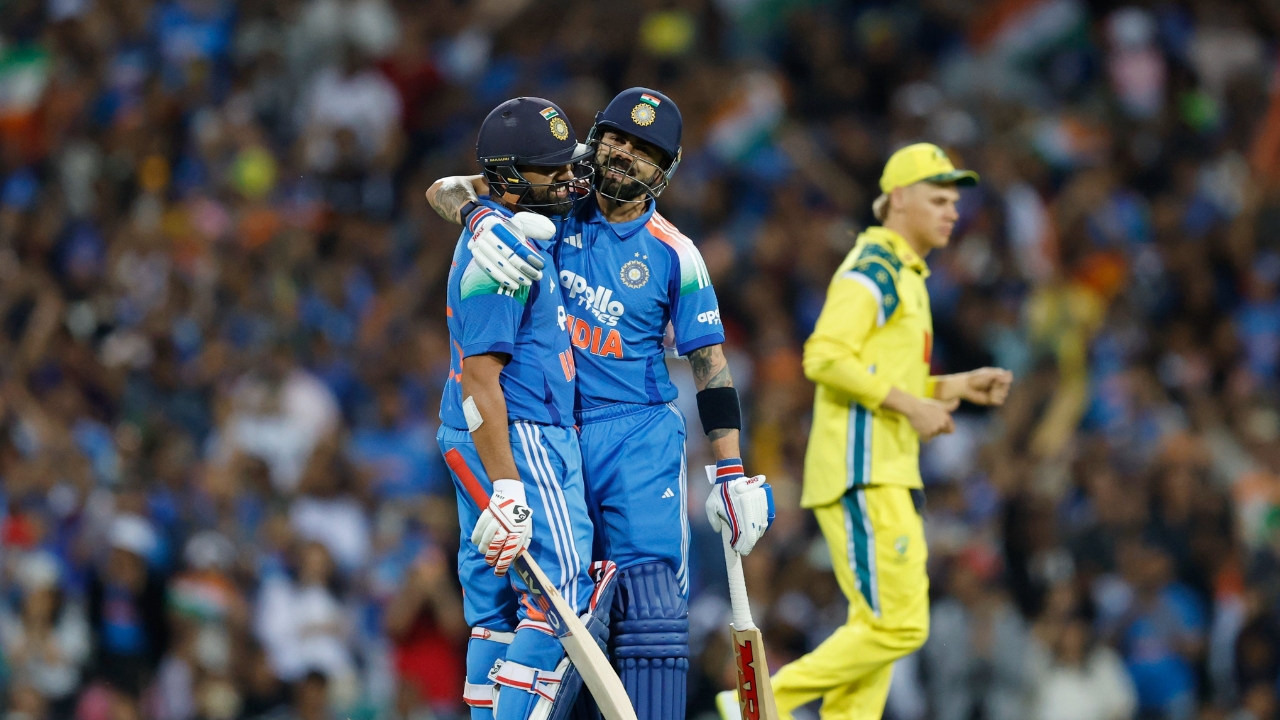 10TvTeluguNews's tweet card. India-australia 3rd odi 2025 Photos: ఆస్ట్రేలియాపై మూడో వన్డేలో గెలవడంతో టీమిండియా మైదానంలో సంబరాలు చేసుకుంది. స్టార్‌ బ్యాటర్లు రోహిత్, కోహ్లీ ధాటిగా ఆడి విమర్శకుల నోరు మూయించారు. మైదానంలో భారత...