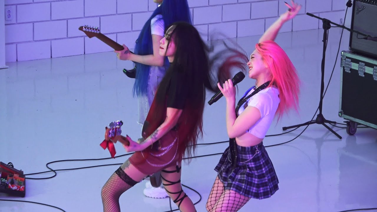 Rolling_Quartz's tweet card. AleXa & Rolling Quartz - XTRA (Making Film) 알렉사 & 롤링쿼츠 메이킹필름