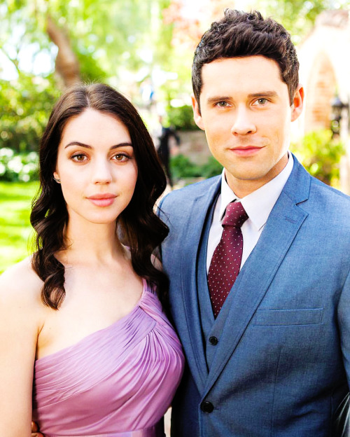 AdelaideKSource's tweet card. “Adelaide Kane and Benjamin Hollingsworth on the set of The Big Grab (2016) ”