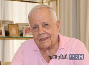 rijingzhongwen's tweet card. 吉姆·羅傑斯:美國股市自2009年以來維持了史上最長的上漲，如果強勁勢頭持續這麼長時間，就會接近極限。我已經持有黃金和白銀，在調整局面下，我想增持白銀。中國市場應該進一步加快開放速度……