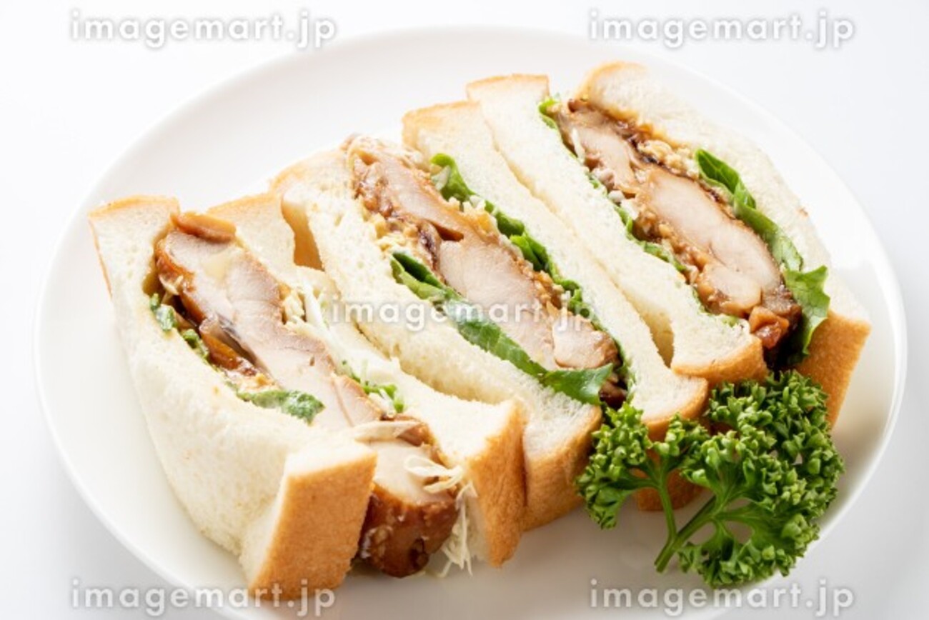 montokiroro0412's tweet card. 「サンドウィッチは何が好きだ？」 はあ？いかなりアメリカ人マネージャーに聞かれた 特にサンドウィッチはあまり食べないとかの選択肢はないらしい んー、サンドウィッチ… 玉子かな、カツかな？… なんて考えていると 「私はチキンが好きだ！」 と、力強く私が答える前に言ってきた（じゃ、質問は何だったんだ(^o^;)） チキンの…