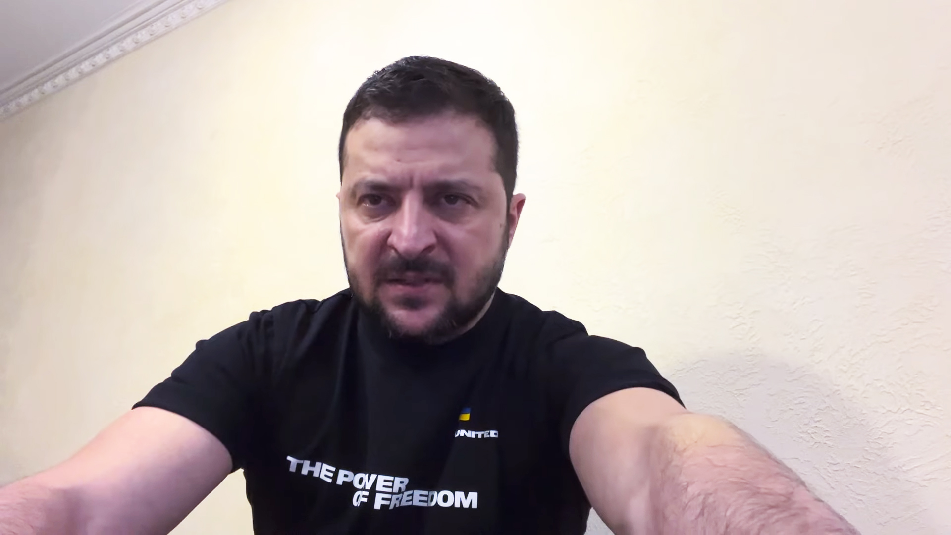 f_asselineau's tweet card. Zelensky menace de mort les civils des régions annexées par la Russie après référendums.