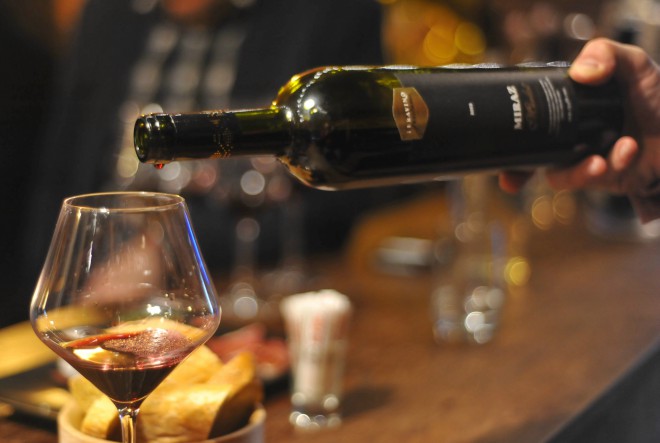 Profitiraj's tweet card. Syrah Miraz Feravina iz 2017. najbolje je crno vino Slavonije.