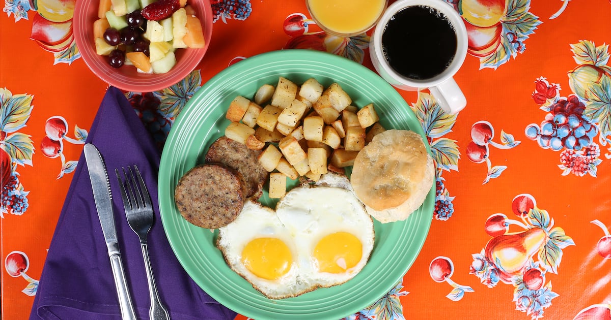 Franchising411's tweet card. Franchising opens doors for those who might not otherwise have an entrepreneurial path, and create jobs