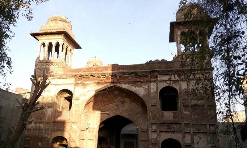 excel_in_levels's tweet card. اگر اس تاریخی ورثے کی بحالی کا کام ہوتا تو یہ چوبرجی چوک میں کھڑی چوبرجی سے زیادہ حسین و جمیل ہونے کا اعزاز حاصل کرلیتی۔