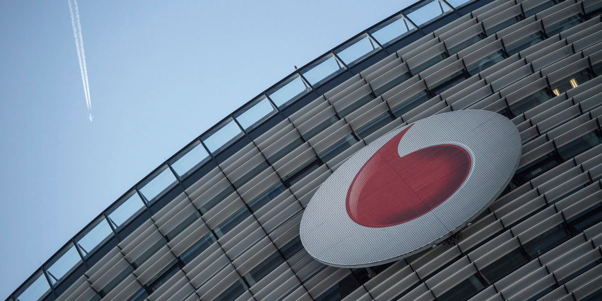 WolfieChristl's tweet card. Bisher leiten Mobilfunkprovider den Datenverkehr ihrer Kunden weitgehend unangetastet ins Internet weiter. Vodafone und Deutsche Telekom wollen das ändern. Datenschützer sind alarmiert.