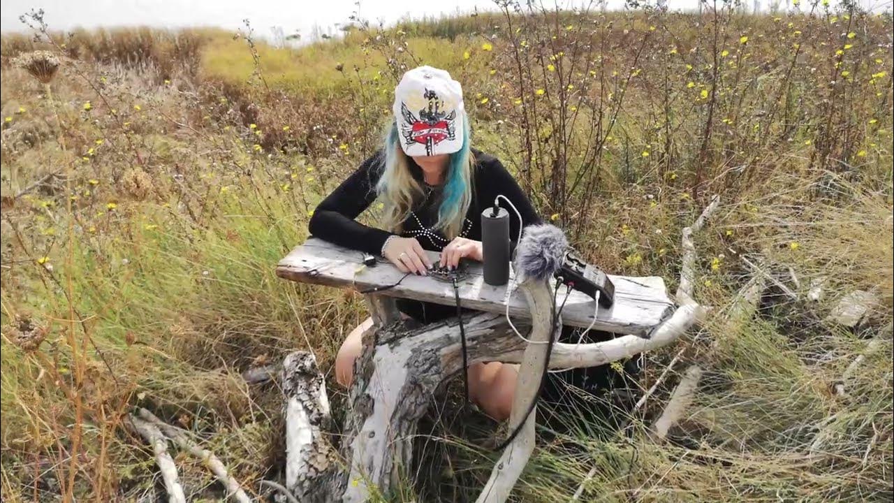 Lisa_McKendrick's tweet card. Fort Processor synth being played on River Thames, London