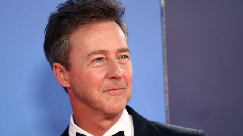 CNN's tweet card. American actor Edward Norton has discovered that the real-life Pocahontas, the romanticized and mythologized 17th century daughter of a Native American chief, is his 12th great-grandmother.