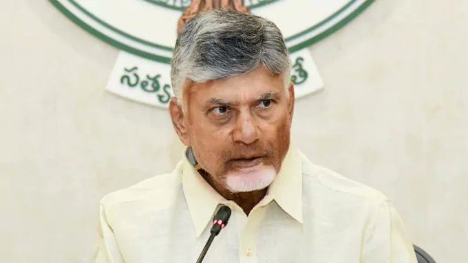 eenadulivenews's tweet card. అధికారంలో ఉన్నప్పుడు పాలనా వ్యవహారాల్లో తలమునకలై పార్టీకి సమయం కేటాయించకపోవడంతో నష్టం జరుగుతోందని గుర్తించిన ముఖ్యమంత్రి చంద్రబాబు.. ఈసారి పంథా మార్చారు.