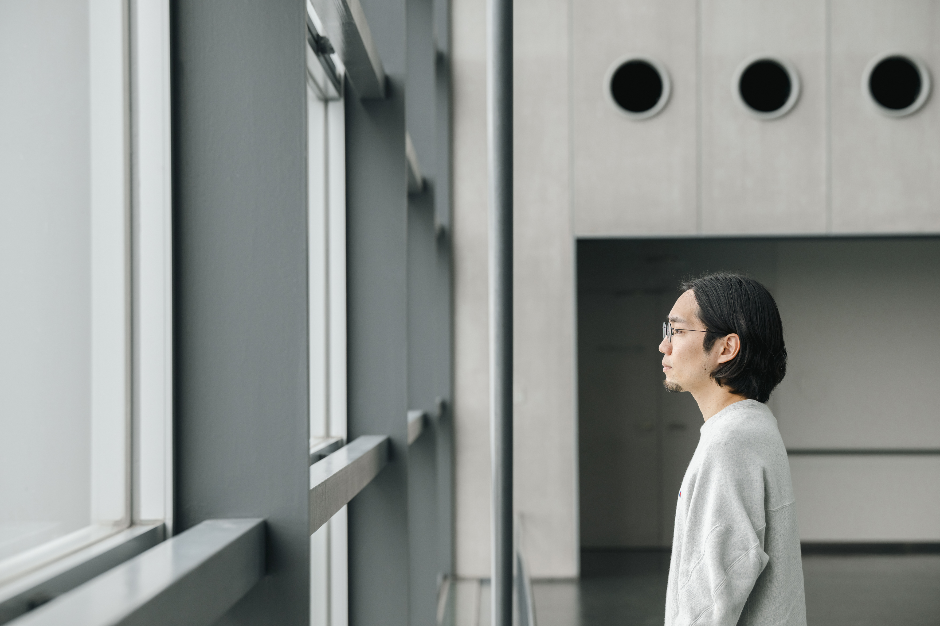 recruit_aratani's tweet card. 広島の「B面」の魅力を発信する『B-SIDE TRIP HIROSHIMA』。建築家・デザイナーの鈴木知悠さんが、地域の文化や暮らしをつなぐプロジェクトへの想いを語ります。