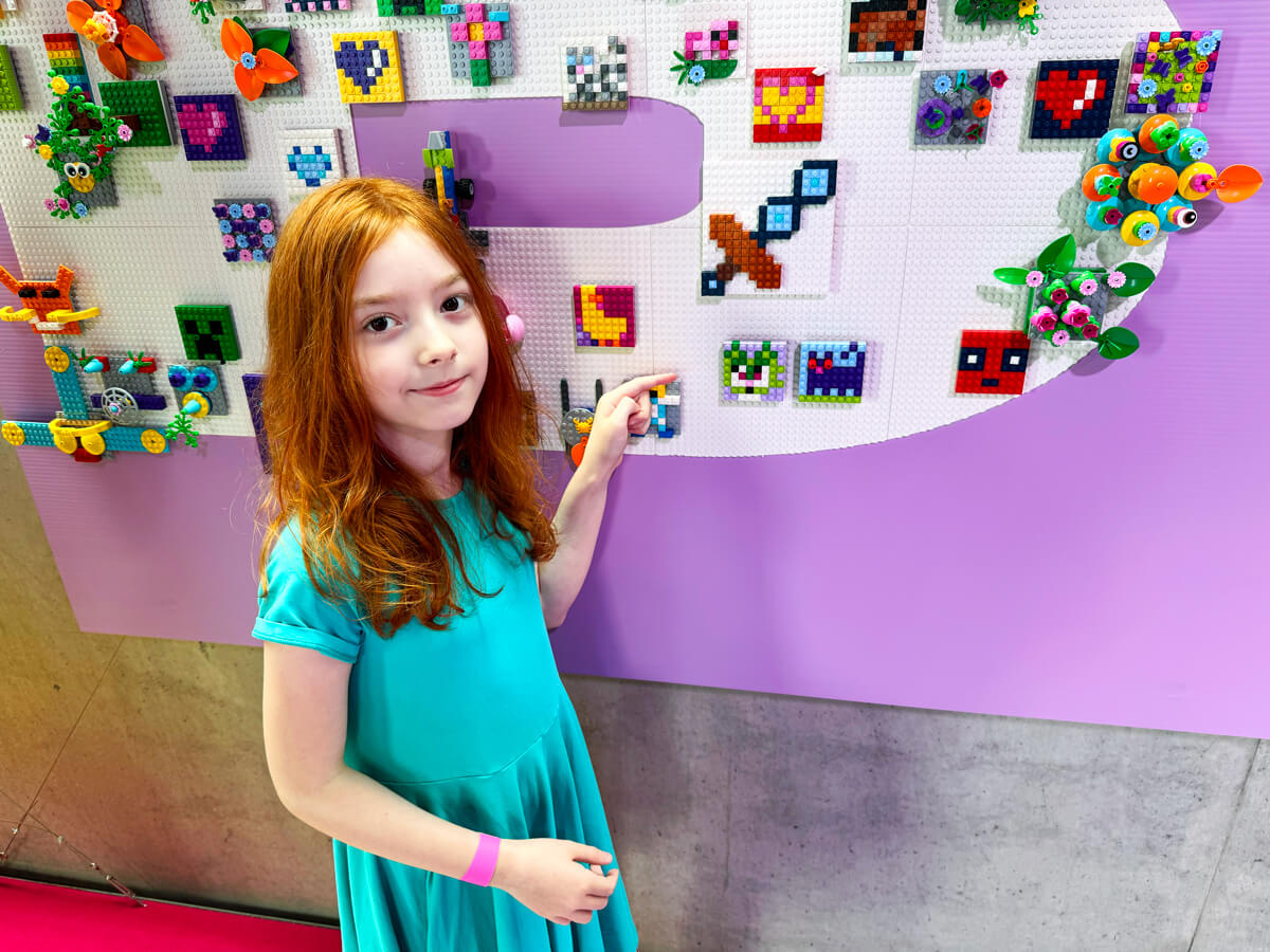 TataDeveloper's tweet card. Ona To Zbudowała - Lego wspiera dziewczynki