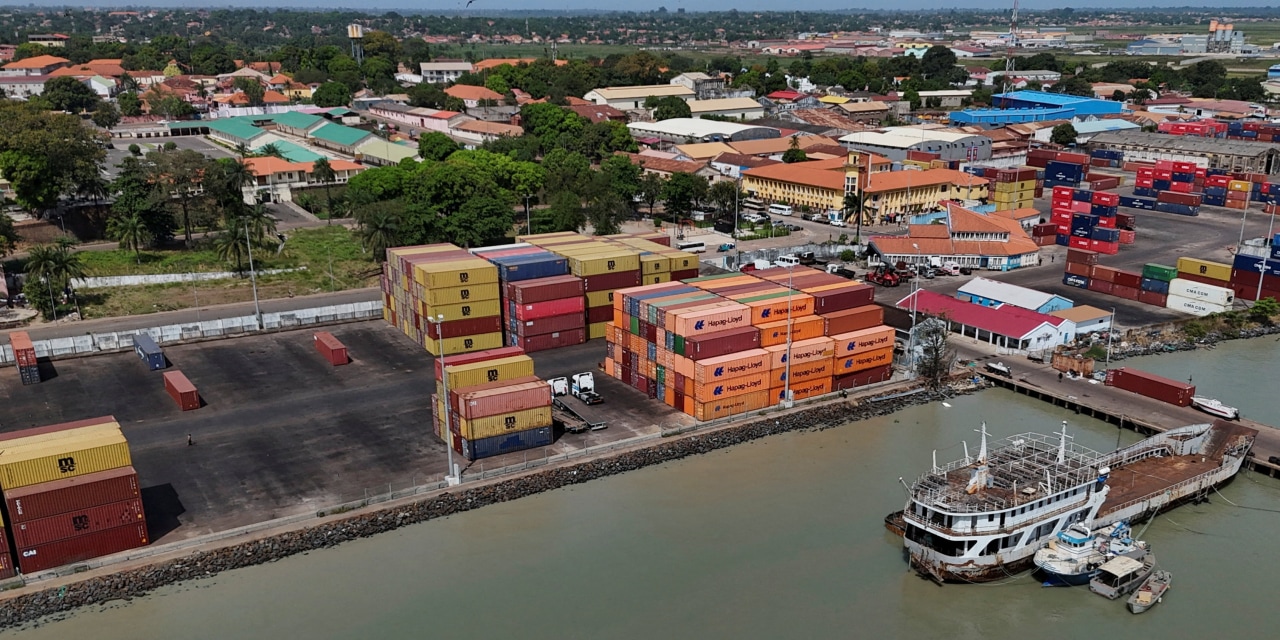 WSJ's tweet card. Surging trans-Atlantic drug flows mean that cocaine seizures in Europe now exceed those in North America.