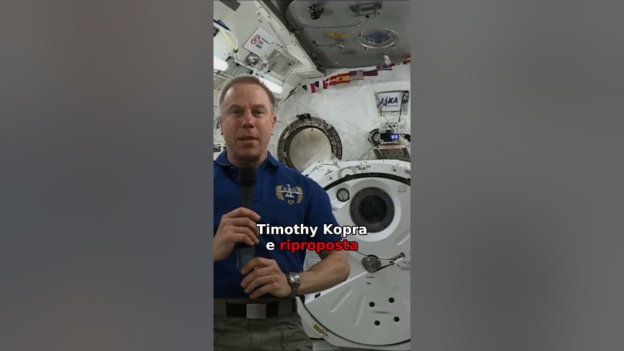 theupdaterep's tweet card. Il lago dorato del Kazakistan brilla dallo spazio #theupdate #curio...