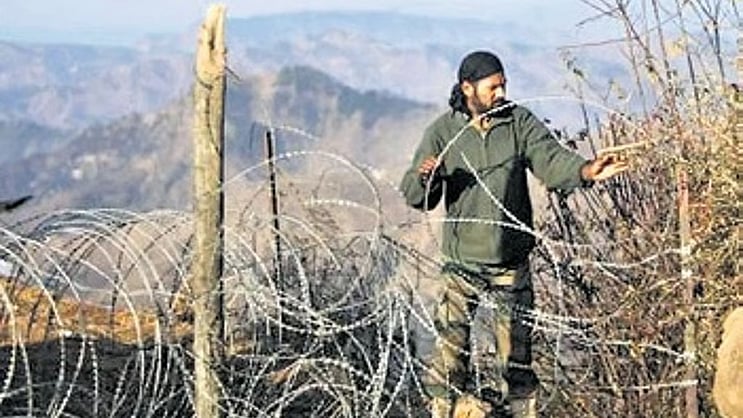 KannadaPrabha's tweet card. ಶ್ರೀನಗರ: ಗಡಿ ನಿಯಂತ್ರಣ ರೇಖೆ (ಎಲ್‌ಒಸಿ)ಯುದ್ದಕ್ಕೂ ಅನೇಕ ಭಯೋತ್ಪಾದಕರ ಲಾಂಚ್ ಪ್ಯಾಡ್‌ಗಳು ಸಕ್ರಿಯವಾಗಿರುವ ಹಿನ್ನೆಲೆಯಲ್ಲಿ, ಆಧುನಿಕ ಕಣ್ಗಾವಲು ಸಾಧನಗಳನ್ನು ನಿಯೋಜಿಸಿದ್ದು, ಗಡಿಯಾಚೆಯಿಂದ