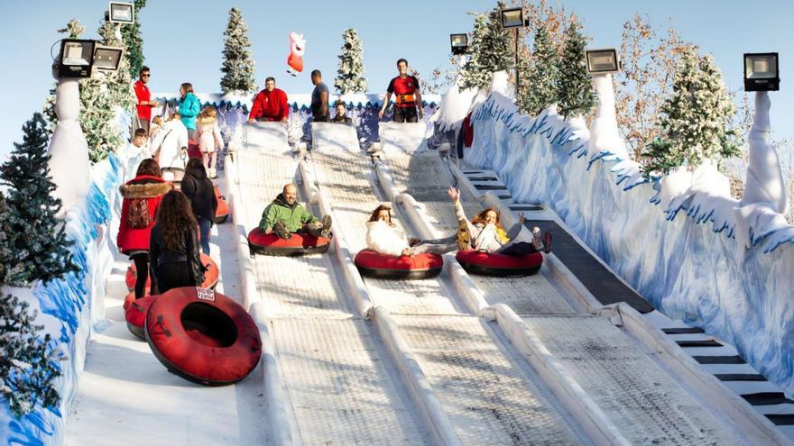 fica_verde's tweet card. Ayuntamiento y feriantes comienzan los preparativos para la instalación de las atracciones y del mercado navideño