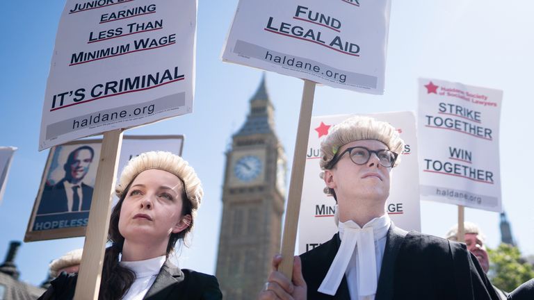 LondonQuickNote's tweet card. The Criminal Bar Association, which represents lawyers prosecuting and defending those accused of crimes in England and Wales, said its members had backed a plan to go on strike "on an indefinite...