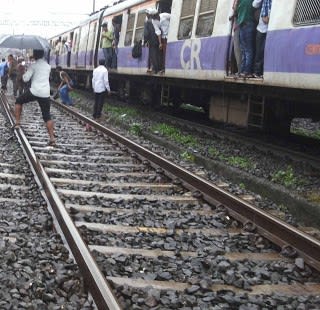 train_help_in's tweet card. MUMBAI MEGA BLOCK: CENTRAL LINE, HARBOUR LINE, TRANS HARBOUR LINE, URAN LINE, and WESTERN LINE: November 30, 2025 Central Railway and Western Railway will