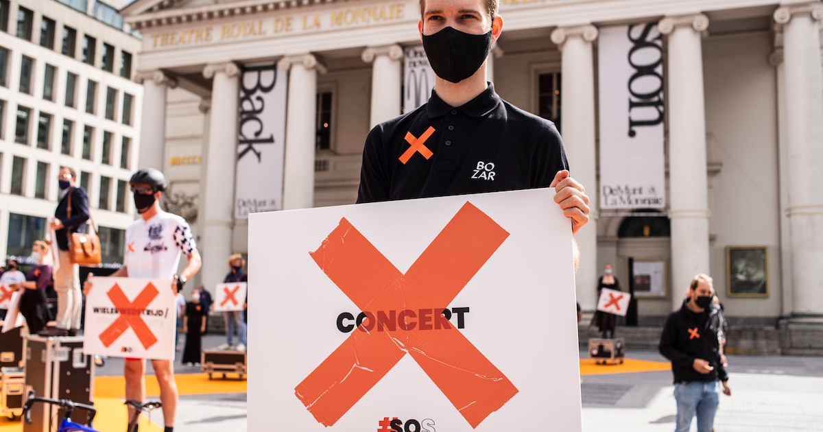 VTMNIEUWS's tweet card. De cultuursector reageert teleurgesteld op de beslissing van het Overlegcomité om voorlopig geen versoepelingen aan te kondigen. “We vroegen groen licht en kregen een time-out”, stelt de Crisiscel...