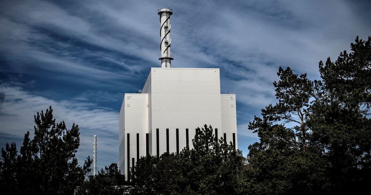 DanielHellden's tweet card. DN Debatt. Nio energiforskare från norr till syd om missuppfattningar om kraftsystemet, kärnkraft, vindkraft och ett stabilt elsystem.