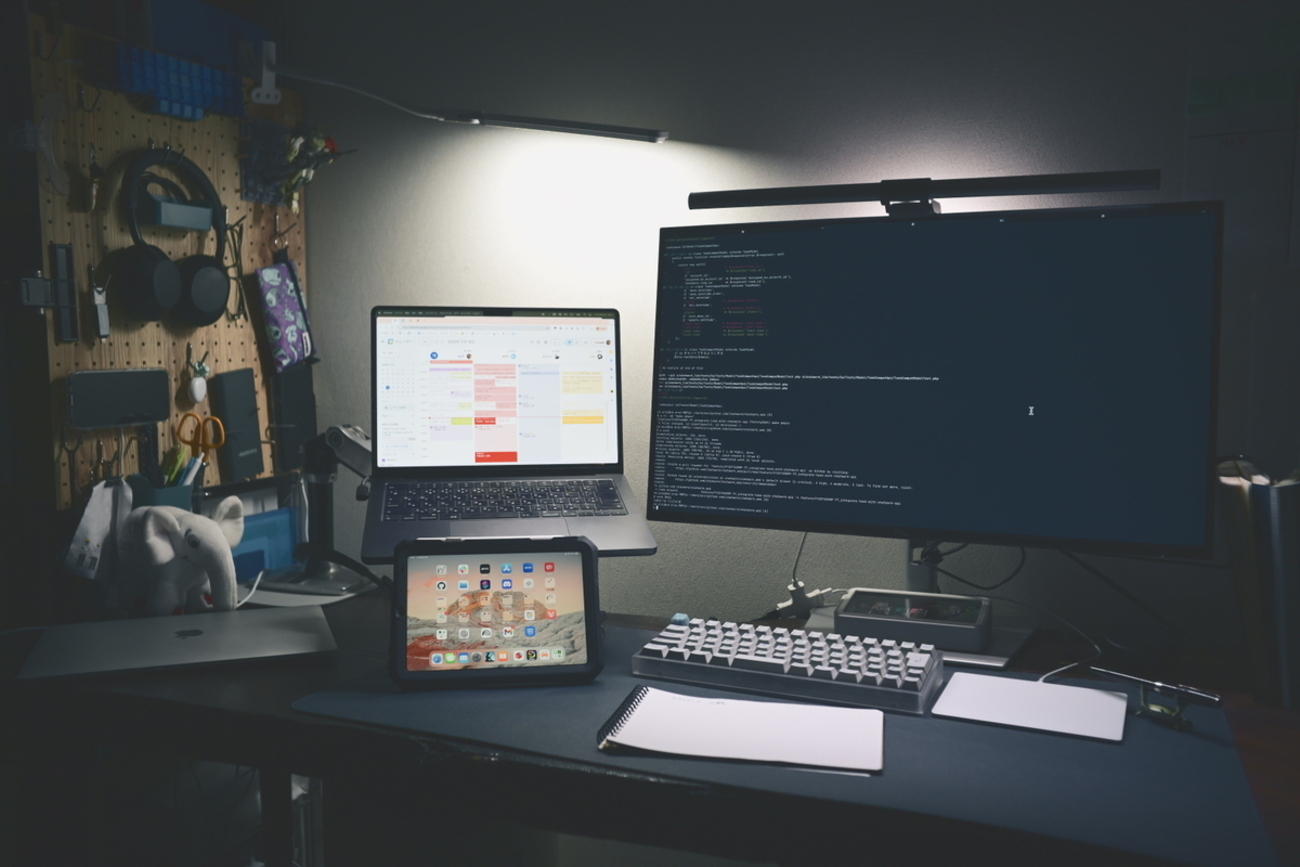 Chatwork_dev's tweet card. こんにちは、あらいです。最近はニコンのオールドレンズを収集しています。 この記事はkubell Advent Clendar 2025の1日目です。 kubell - Qiita Advent Calendar 2025 - Qiita さて、皆さんはどのようなターミナル環境で仕事をしているでしょうか？ 私はMac標準…