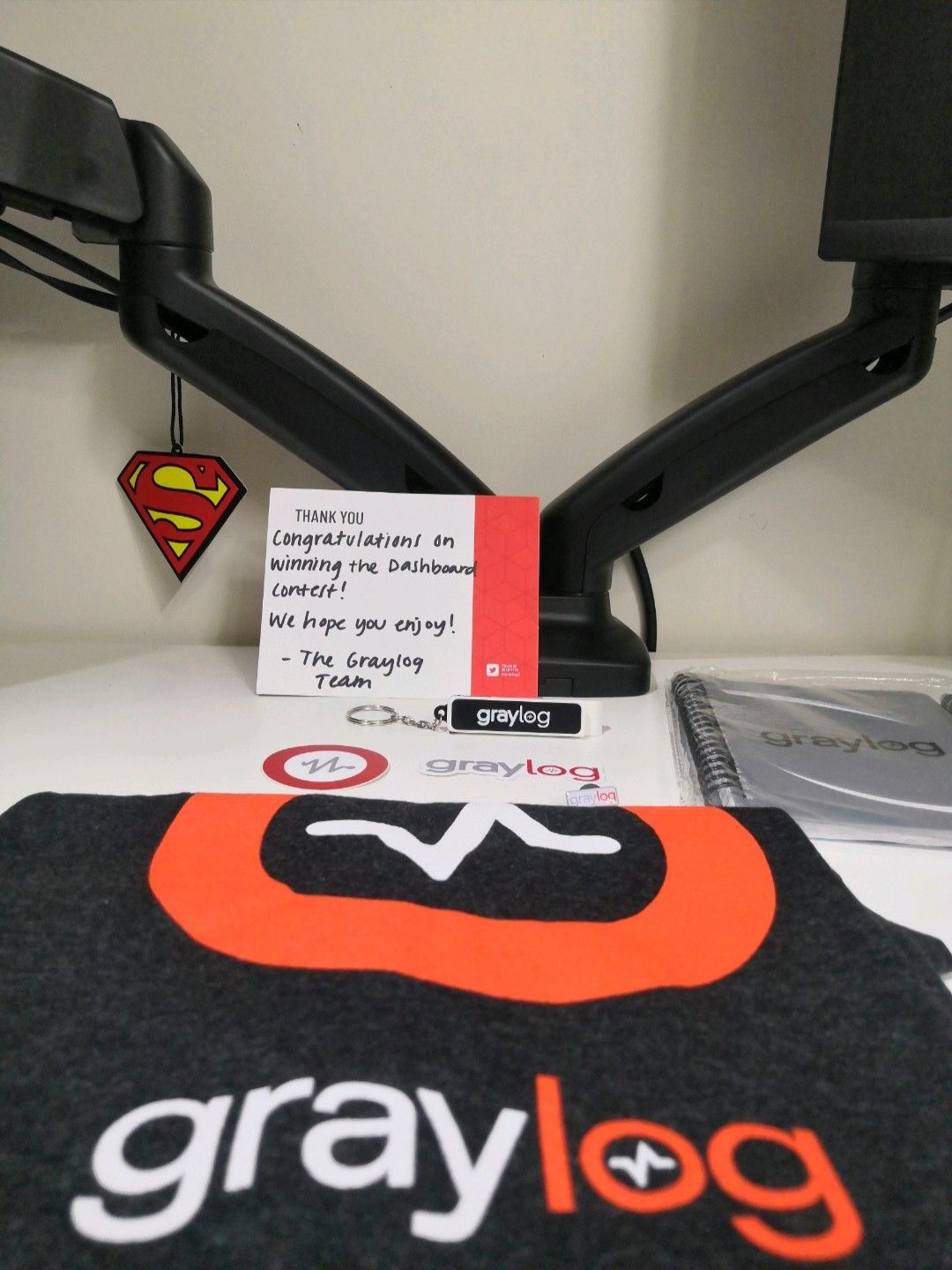 DevOpsInnovator's tweet card. Thanks Graylog, Inc. for the swag-kit. Dashboard competition Winning Gifts 🏆