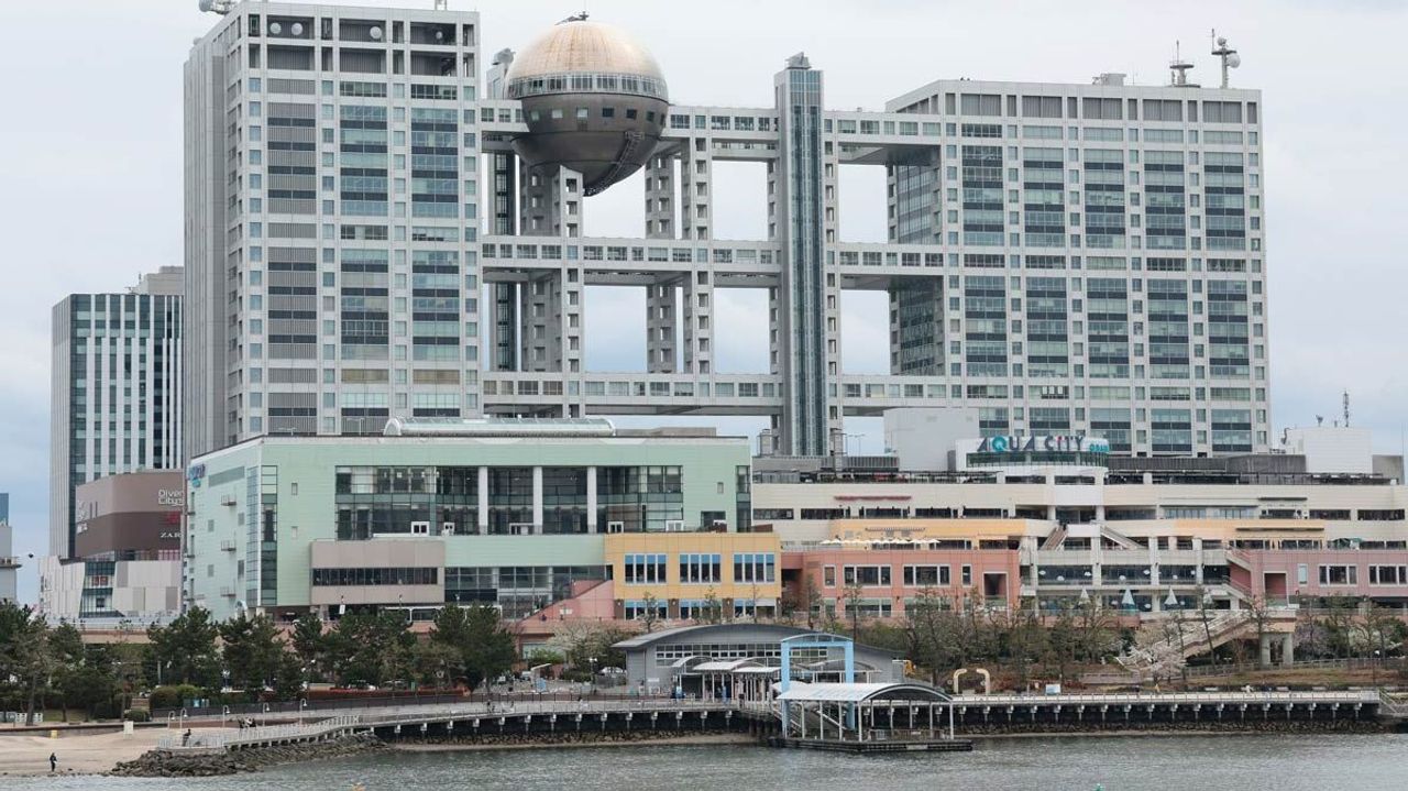 oZfte97IfR30708's tweet card. フジテレビの藤本万梨乃アナウンサー（30）が退社することが1日、明らかになった。年内いっぱいで退社するという。