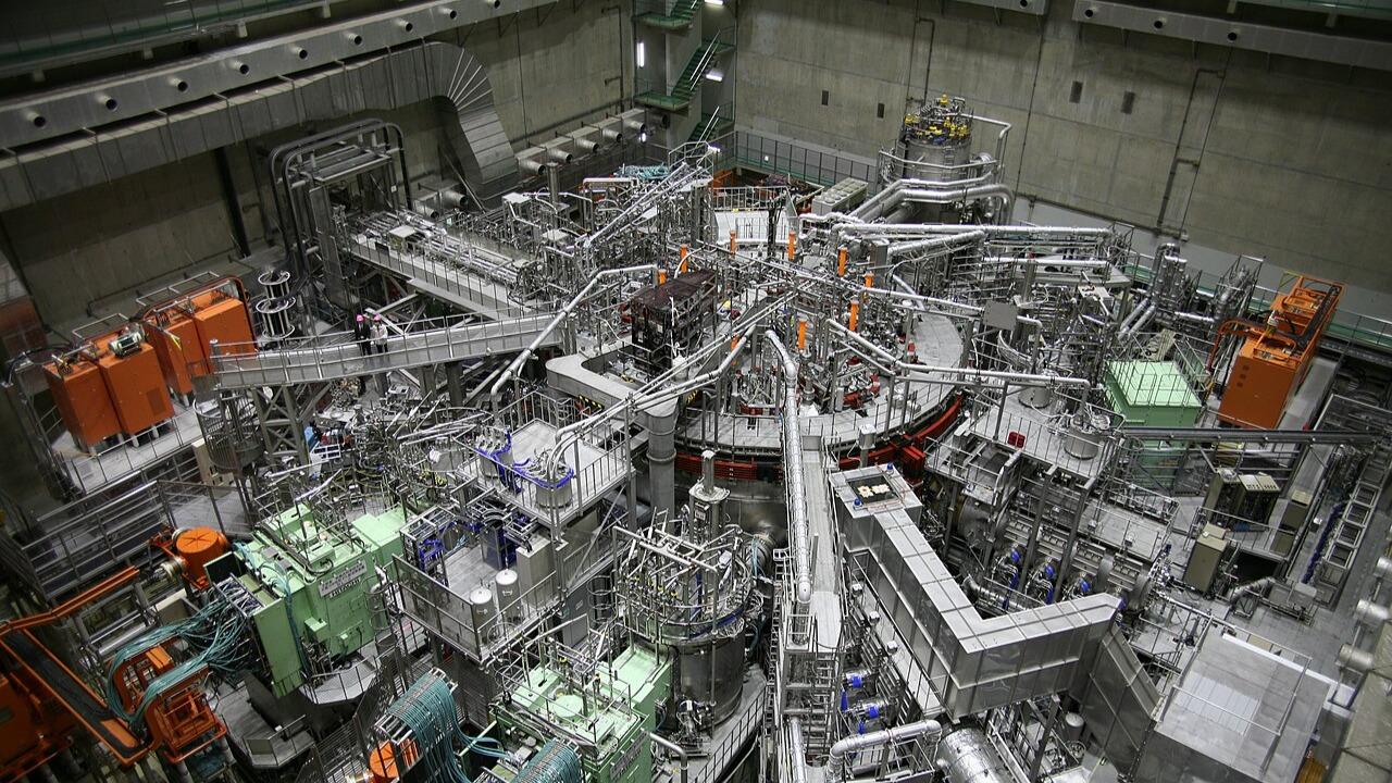 tweetsoku1's tweet card. 1: ■忍【LV35,しんりゅう,JK】第13艦隊◆IpxlQ2BXrcdb 25/12/01(月) 15:08:56 ID:??? 10月27日、日本の核融合エネルギー開発企業「ヘリカルフュージョン」が、世界で初めて「高温超電導コイル」の...