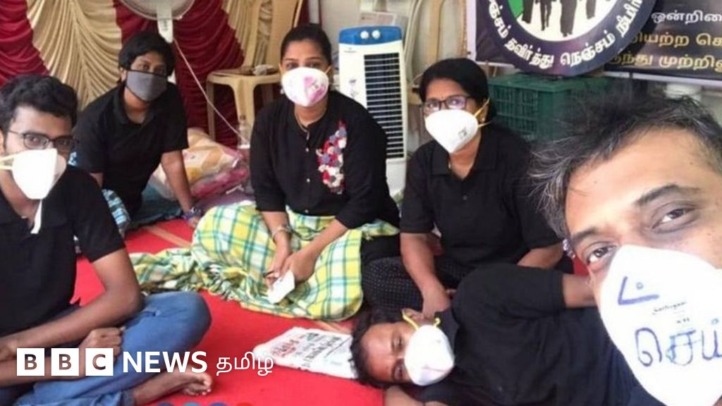 bbctamil's tweet card. இந்த உண்ணாவிரதப் போராட்டத்தில் ஆரா அருணா, சந்திரமோகன், அரவிந்த், தமிழ்செல்வி, கீதா, காசி நாகதுரை ஆகிய ஆறு பேர் ஈடுபட்டிருந்தனர். இந்தப் போராட்டத்திற்கு எதிர்க்கட்சித் தலைவர்களும் ஆதரவு தெரிவித்திரு...