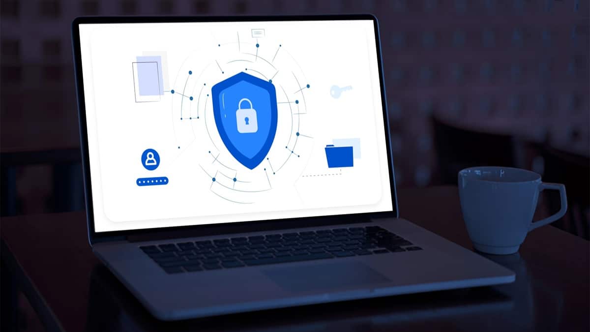 AndroidMT's tweet card. Protégez vos comptes grâce à ces 5 fonctions cachées du gestionnaire Google : Passkeys, audit, biométrie, import sécurisé et mots de passe forts.