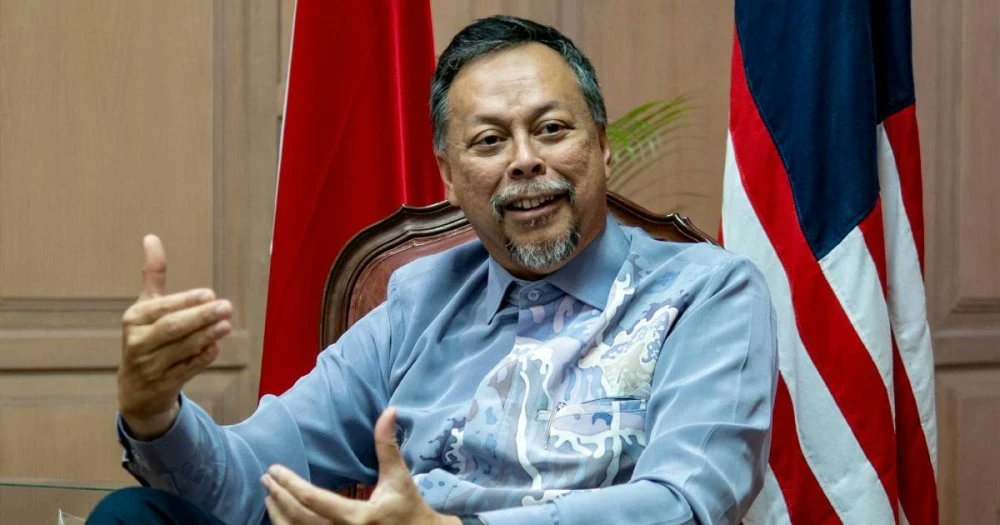 SinarOnline's tweet card. JAKARTA - Duta Besar Malaysia ke Indonesia Datuk Syed Mohamad Hasrin Tengku Hussin berkata seramai 61 pelajar Malaysia yang sebelum ini terkandas di...