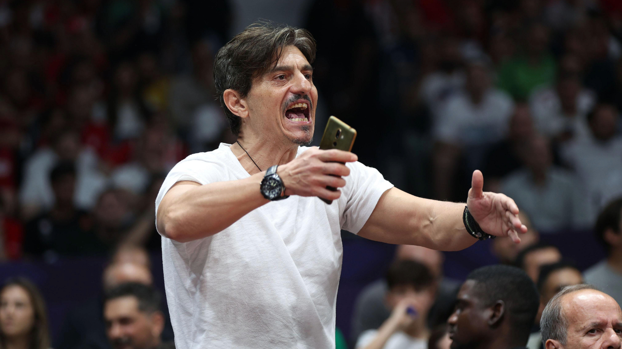 pao_pantou's tweet card. Το ζήτημα ξεκίνησε τα ξημερώματα της Κυριακής, όταν ο Δημήτρης Γιαννακόπουλος άνοιξε μέτωπο μέσω Instagram, καταγγέλλοντας ότι στο ΣΕΦ