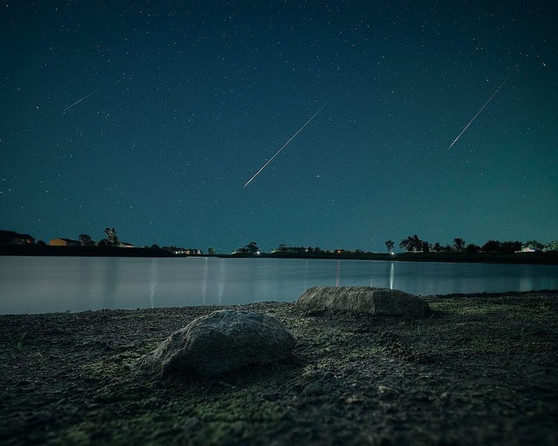 PaulTomBlog's tweet card. Discover the highlights of stargazing in August 2024 with key astronomy events, including planetary conjunctions and the Perseid meteor shower.