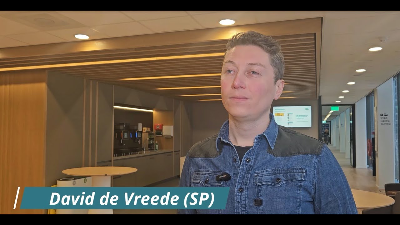 AlmereSP's tweet card. Video | David de Vreede (SP): ‘Geen 2,2 miljoen voor feestje 50 jaar...