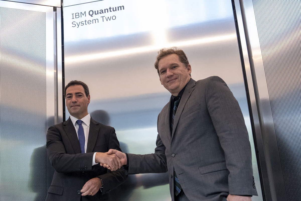 forbesjapan's tweet card. 量子コンピューターは、創薬や金融、素材開発を一変させる「次の計算基盤」として注目を集めている。米国では、まだ実験段階にある量子スタートアップにまで巨額の資金が流れ込むようになった。かつてメインフレームで世界最大級のIT企業だったIBMは、2...