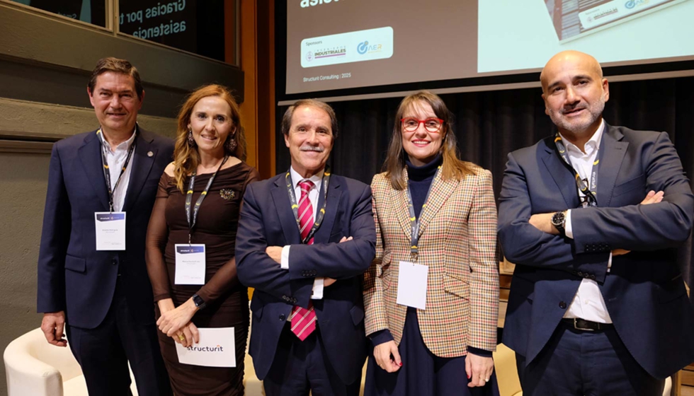 int_roboticaInd's tweet card. La industria española ha intensificado su apuesta por la digitalización, pero aún se encuentra en una fase intermedia de madurez. Así lo asegura el VIII Informe Smart Industry 4...