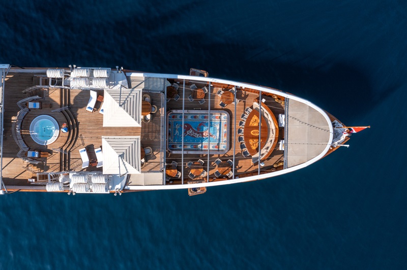 AllLuxuryBlog's tweet card. Discover the world’s most sought-after & iconic charter yachts, past, present & future, including Christina O, Bold, Black Pearl & Whisper. Learn more here.