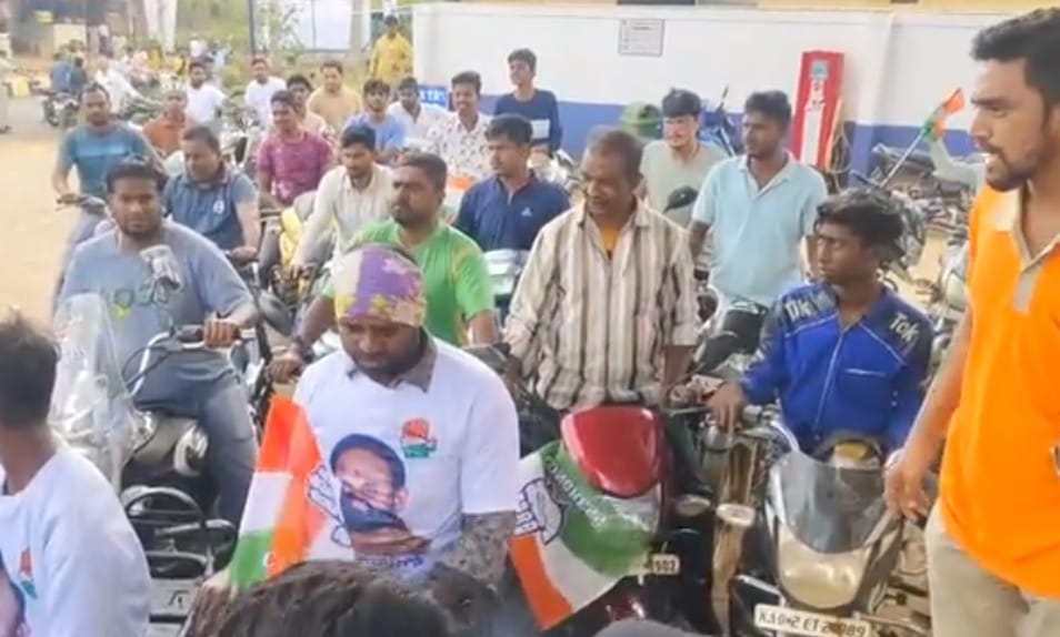 navasamajanews's tweet card. ಚಿಕ್ಕಬಳ್ಳಾಪುರ (Chikkaballapura) ಜಿಲ್ಲೆಯ ಶಿಡ್ಲಘಟ್ಟ(Sidlaghatta) ಪಟ್ಟಣಕ್ಕೆ ಸಿಎಂ ಸಿದ್ದರಾಮಯ್ಯ (Siddaramaiah) ಭೇಟಿ ನೀಡುತ್ತಿದ್ದಾರೆ.