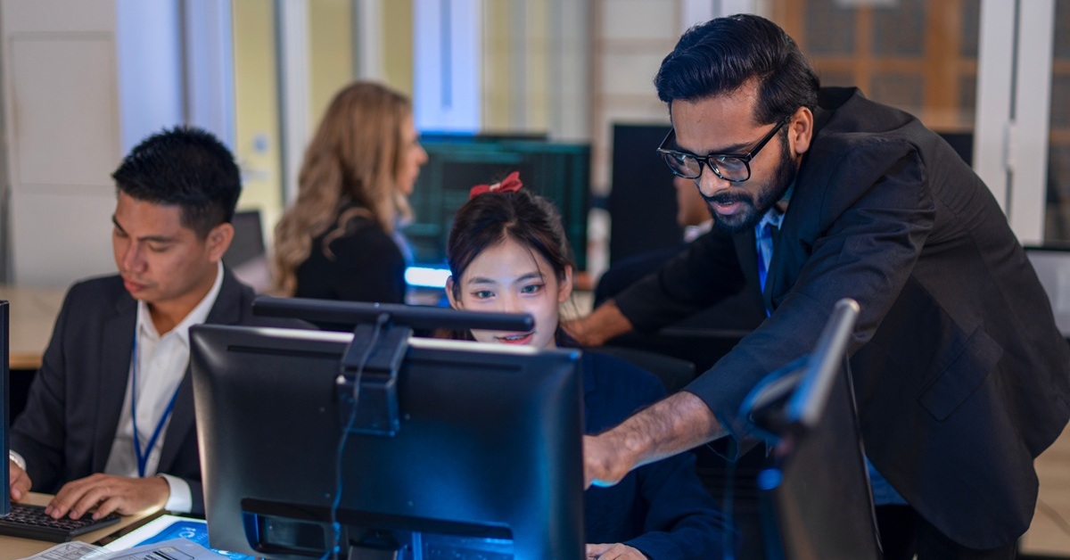 techtarget_itm's tweet card. セキュリティ分野のサービスや技術が多様化し、知っておくべきキーワードや概念も膨大な量となりつつある。今回はその中から、「CSIRT」と「PSIRT」の役割と違いを解説する。