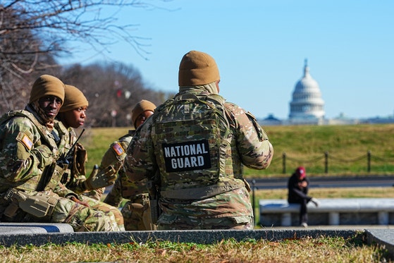beikokukairo430's tweet card. 米ホワイトハウス近くで州兵2人を銃撃したラフマヌラ・ラカンワル容疑者の犯行動機に対する疑問が大きくなっている。アフガニスタンで米中央情報局（CIA）所属部隊員として活躍したラカンワル容疑者が米軍を標