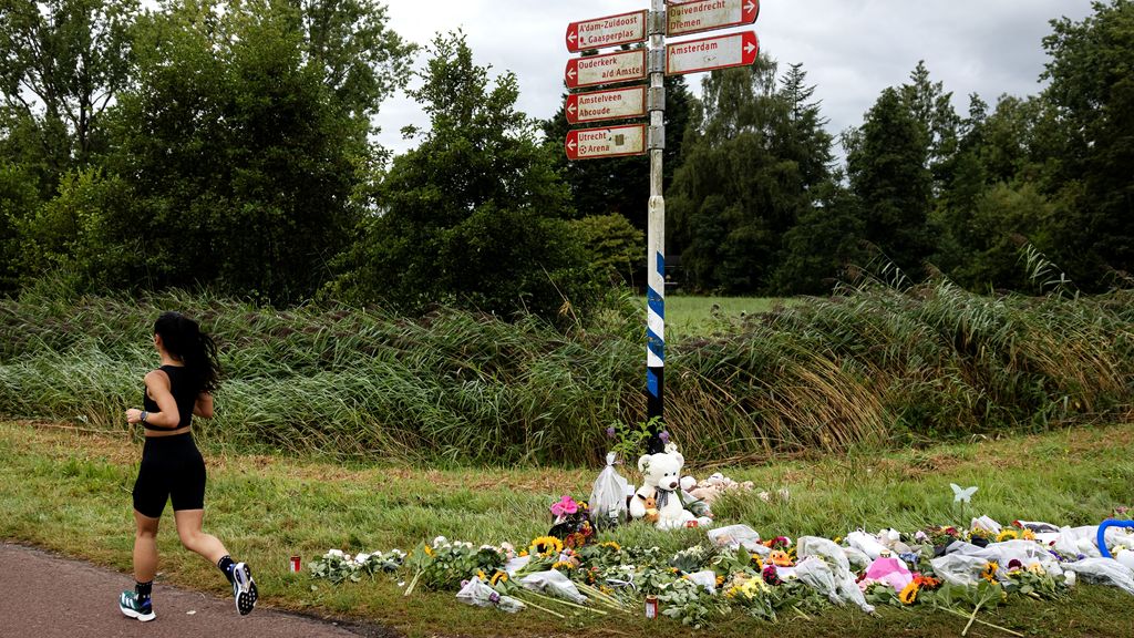 NOS's tweet card. Morgen verschijnt de verdachte voor het eerst voor de rechter.