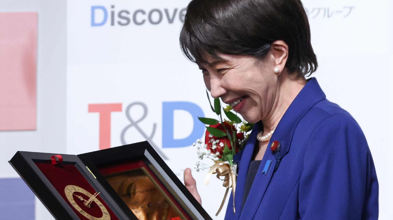 Kazzz's tweet card. 『現代用語の基礎知識』（自由国民社発行）は1日、毎年恒例の『現代用語の基礎知識 選「2025 T＆D保険グループ新語・流行語大賞」』“10語”を発表。「年間大賞」は、高市早苗内閣総理大臣の「働いて働