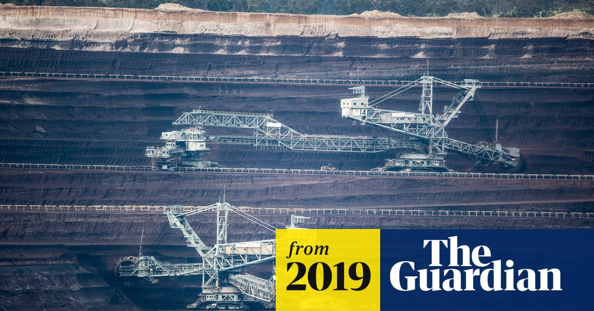 TLloydSmith's tweet card. The Engineers Declare movement pledges to put climate considerations first in evaluating plans