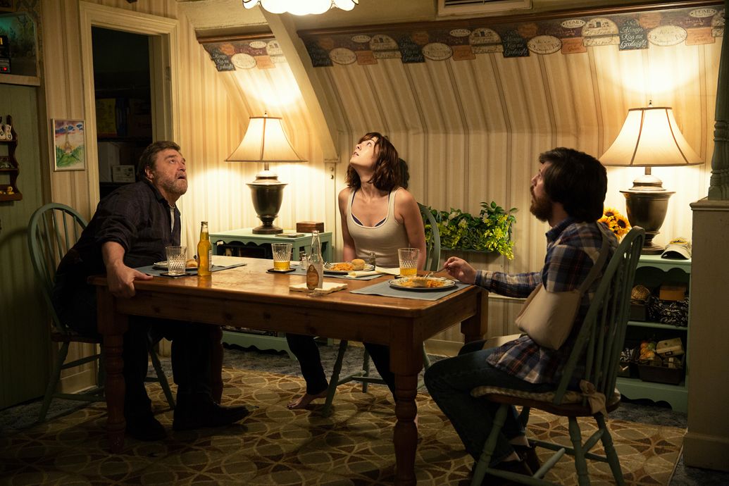 Indust_Scripts's tweet card. 10 CLOVERFIELD LANE is an object lesson in the canny use of scale, stakes and scope, three of the most effective weapons in the screenwriter’s armoury.