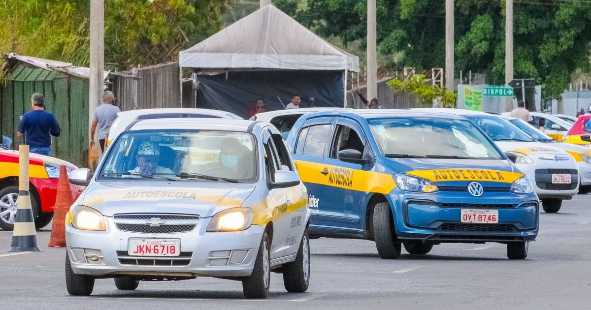 CNNBrasil's tweet card. Decisão busca reduzir custos e simplificar o acesso à habilitação