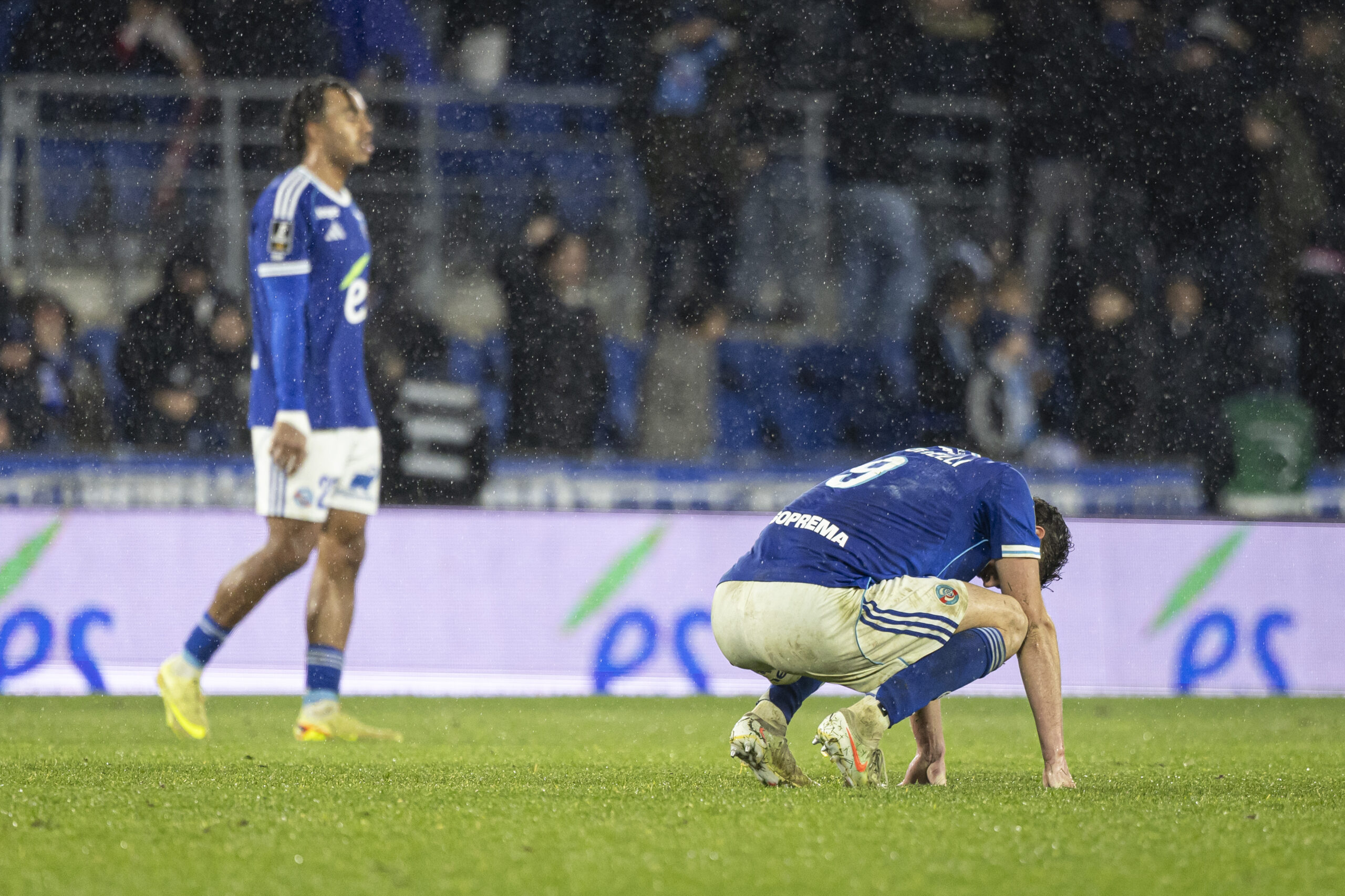 Direct__Racing's tweet card. Interrogé sur la controverse entourant le second but brestois, certains affirmant que le ballon joué par Mama Baldé avait franchi