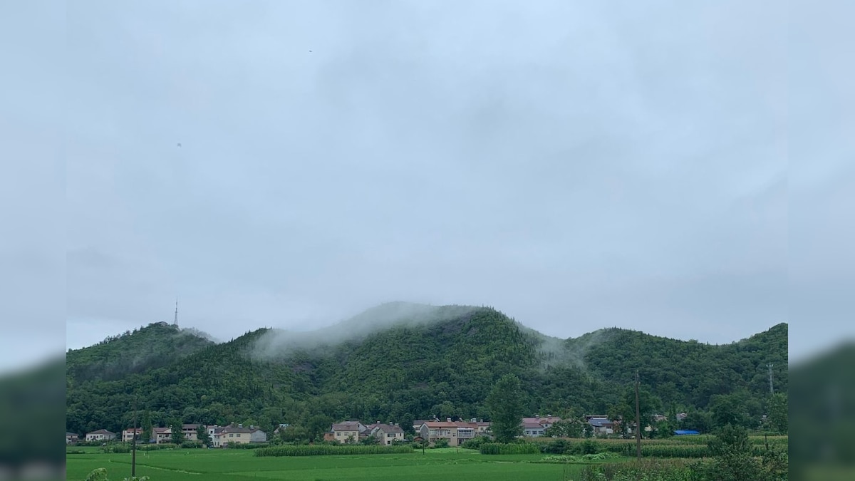 News18Telugu's tweet card. IRCTC Araku Tour | ప్రకృతి అందాలు, కొండల పచ్చదనం, సముద్రతీరాలు... ఇవన్నీ ఒకే టూర్‌లో చూడాలని అనుకుంటే ఐఆర్‌సీటీసీ తీసుకొచ్చిన ఈ కొత్త ప్యాకేజీ చాలా ఉపయోగపడుతుంది. విశాఖపట్నం, అరకు వైపు వెళ్లాలనుకున...