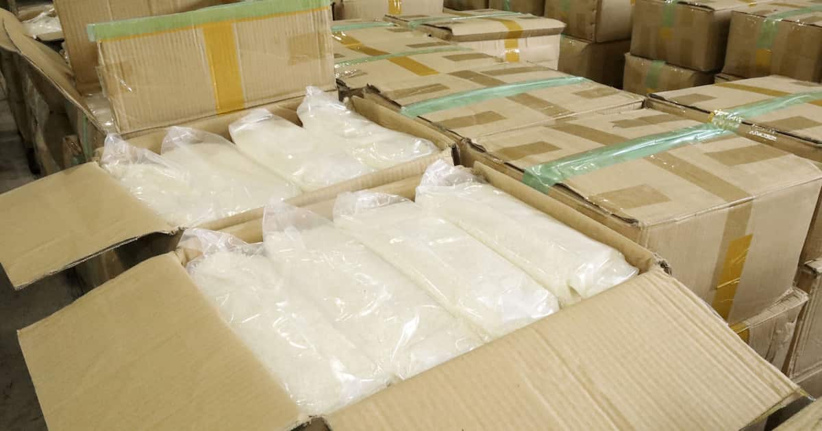 Sankei_news's tweet card. ベトナムから緑豆と偽ってコメを不正に輸入しようとしたとして大阪府東大阪市の夫婦が逮捕された事件で、大阪府警生活環境課は1日、ベトナムから密輸入したコメを日本産…