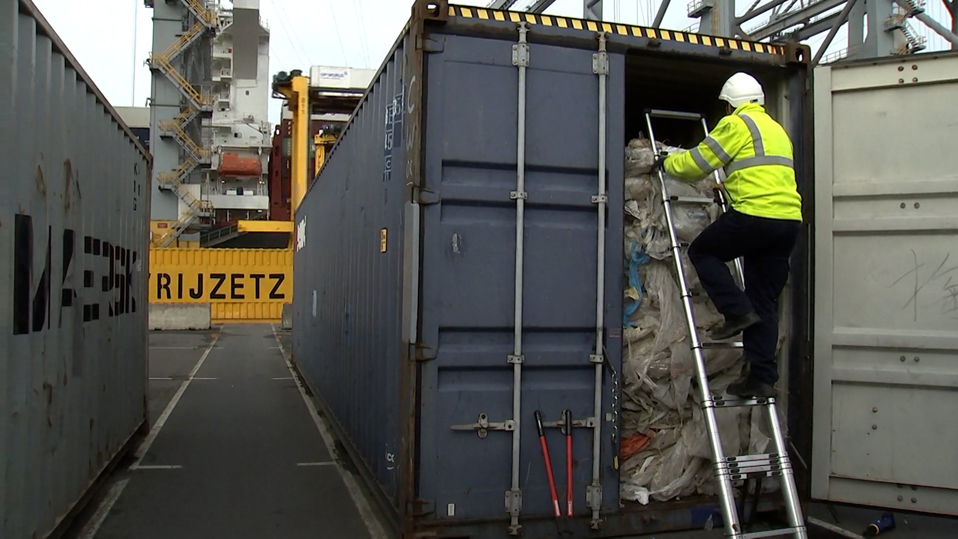 TvRicicla's tweet card. L'iniziativa denominata WasteNet si inserisce nel percorso del nuovo Regolamento europeo sulla spedizione di rifiuti con particolare attenzione a Indonesia, Malesia, Thailandia e Vietnam