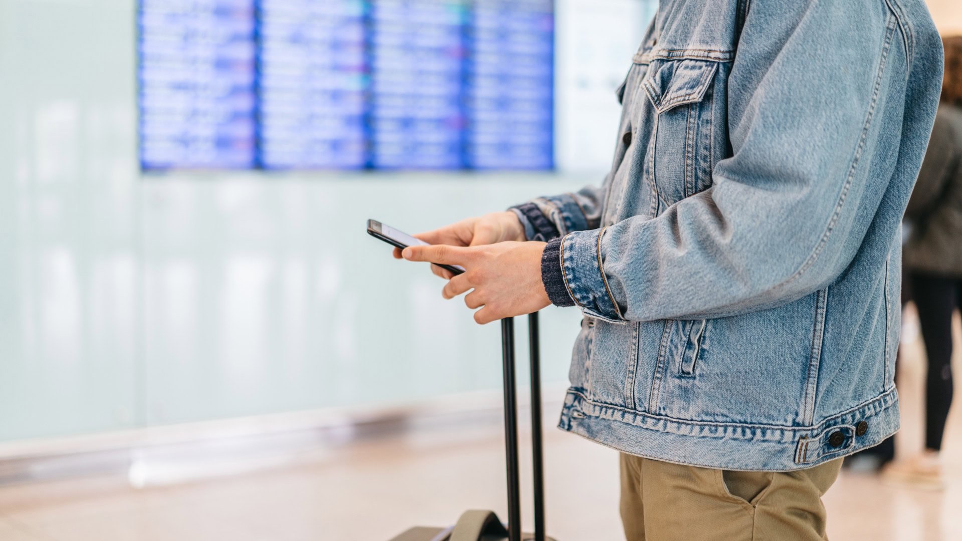 it__security's tweet card. Die australische Bundespolizei hat einen 44-Jährigen wegen systematischer Cyberangriffe auf Flugreisende zu einer Gefängnisstrafe verurteilt.